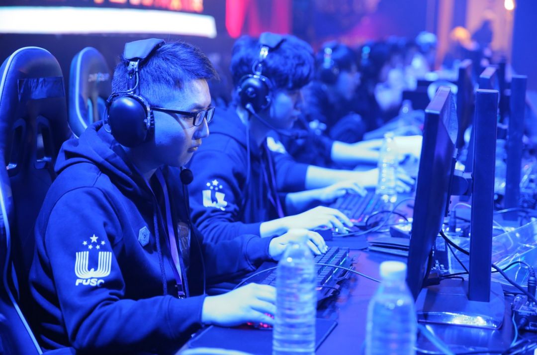 表现脱颖而 表现脱颖而