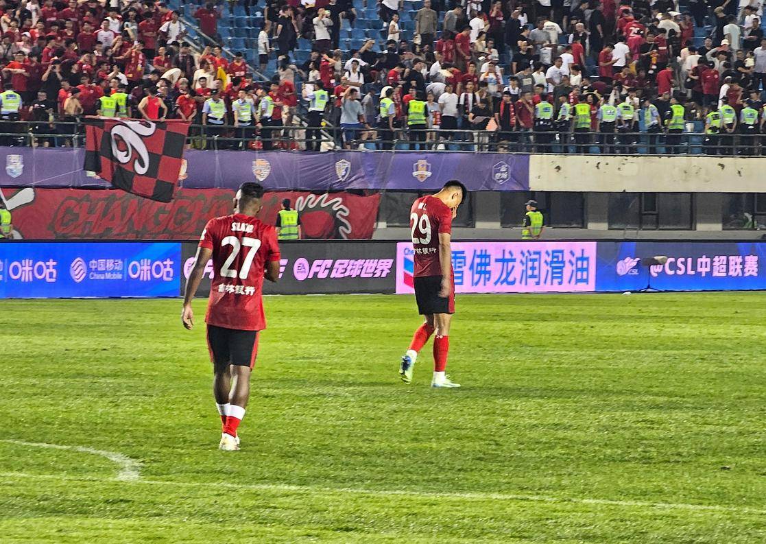 在赛场上发 在赛场上发